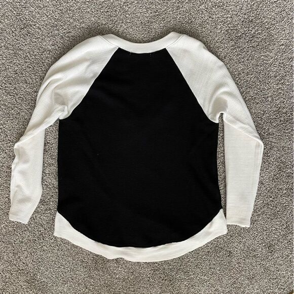 Red Haute Ivory Colorblock Long Sleeve
V-Neck T-Shirt Top XS - Picture 3 of 8